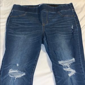 Old Navy Distressed Pull on Jegging